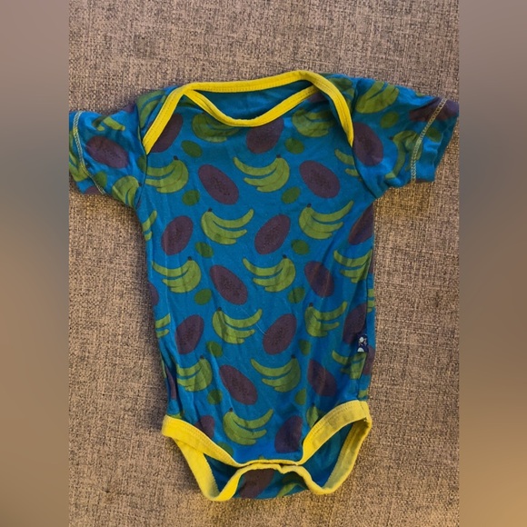🦄 10 for $10/ 
 0-3 onesie - Picture 1 of 3